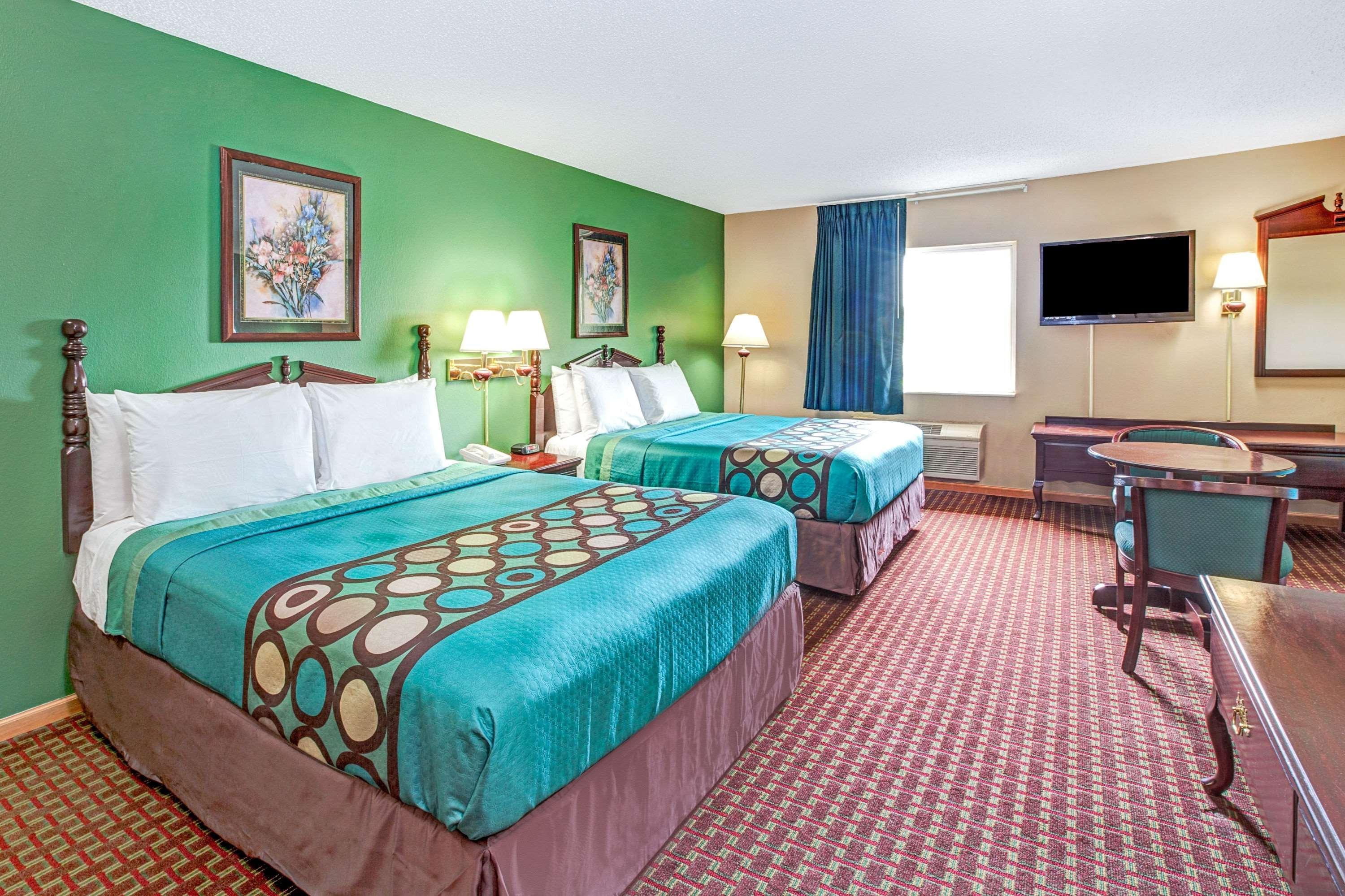 Super 8 By Wyndham Mchenry Fox Lake Area Exterior photo