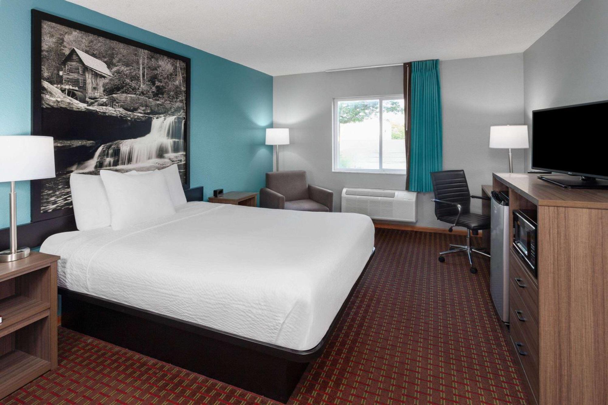 Super 8 By Wyndham Mchenry Fox Lake Area Exterior photo