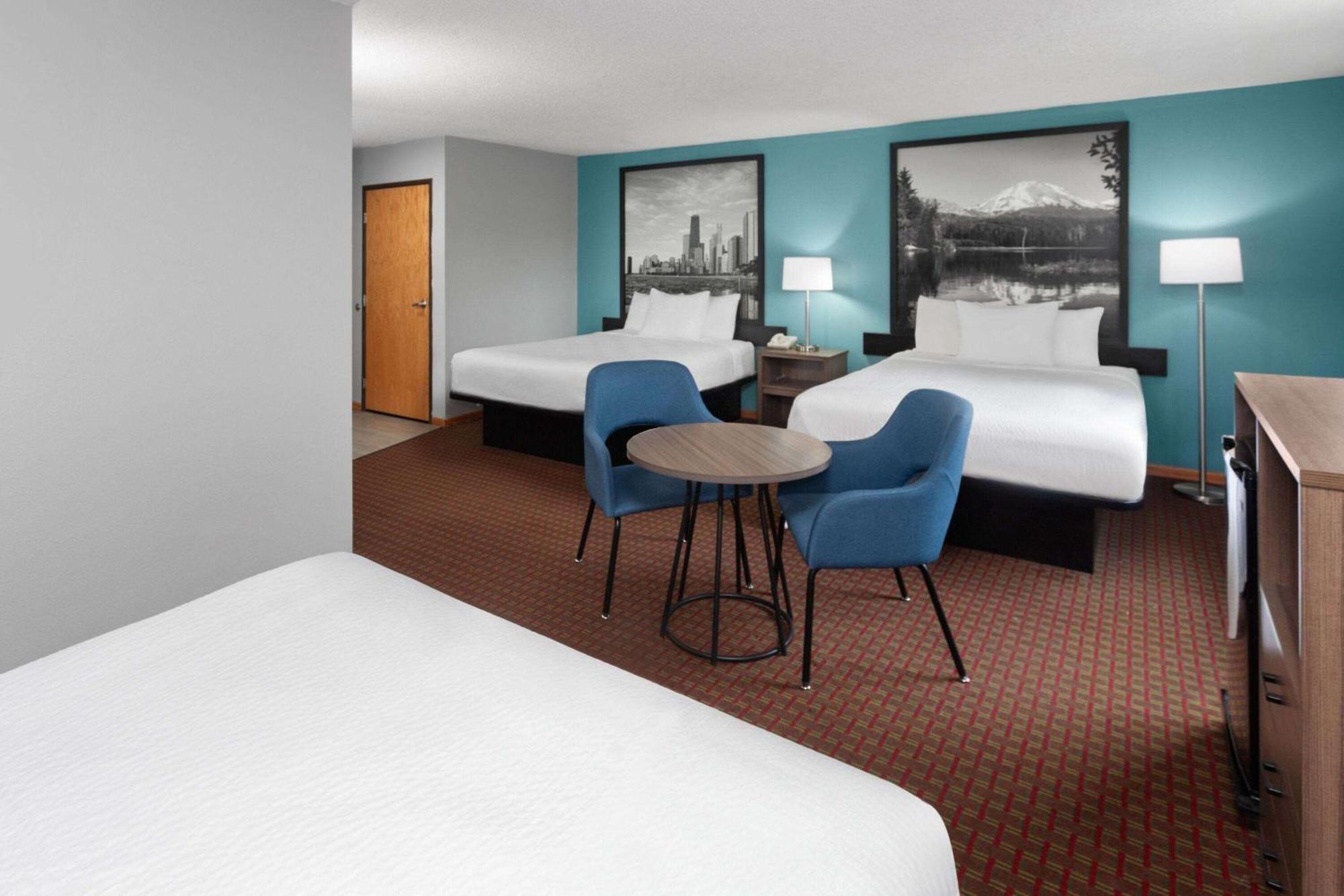 Super 8 By Wyndham Mchenry Fox Lake Area Exterior photo