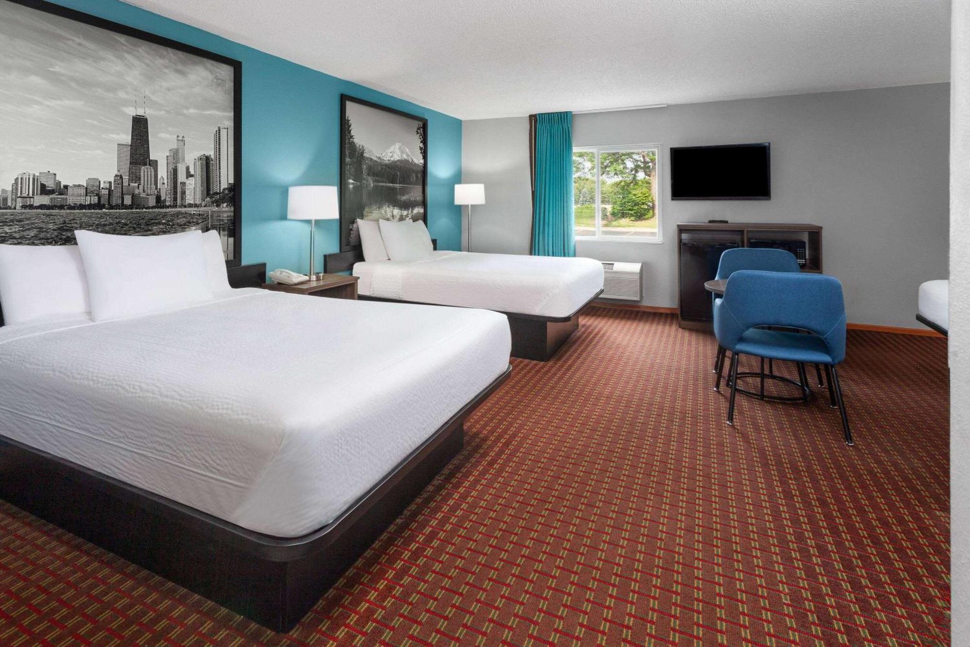 Super 8 By Wyndham Mchenry Fox Lake Area Exterior photo