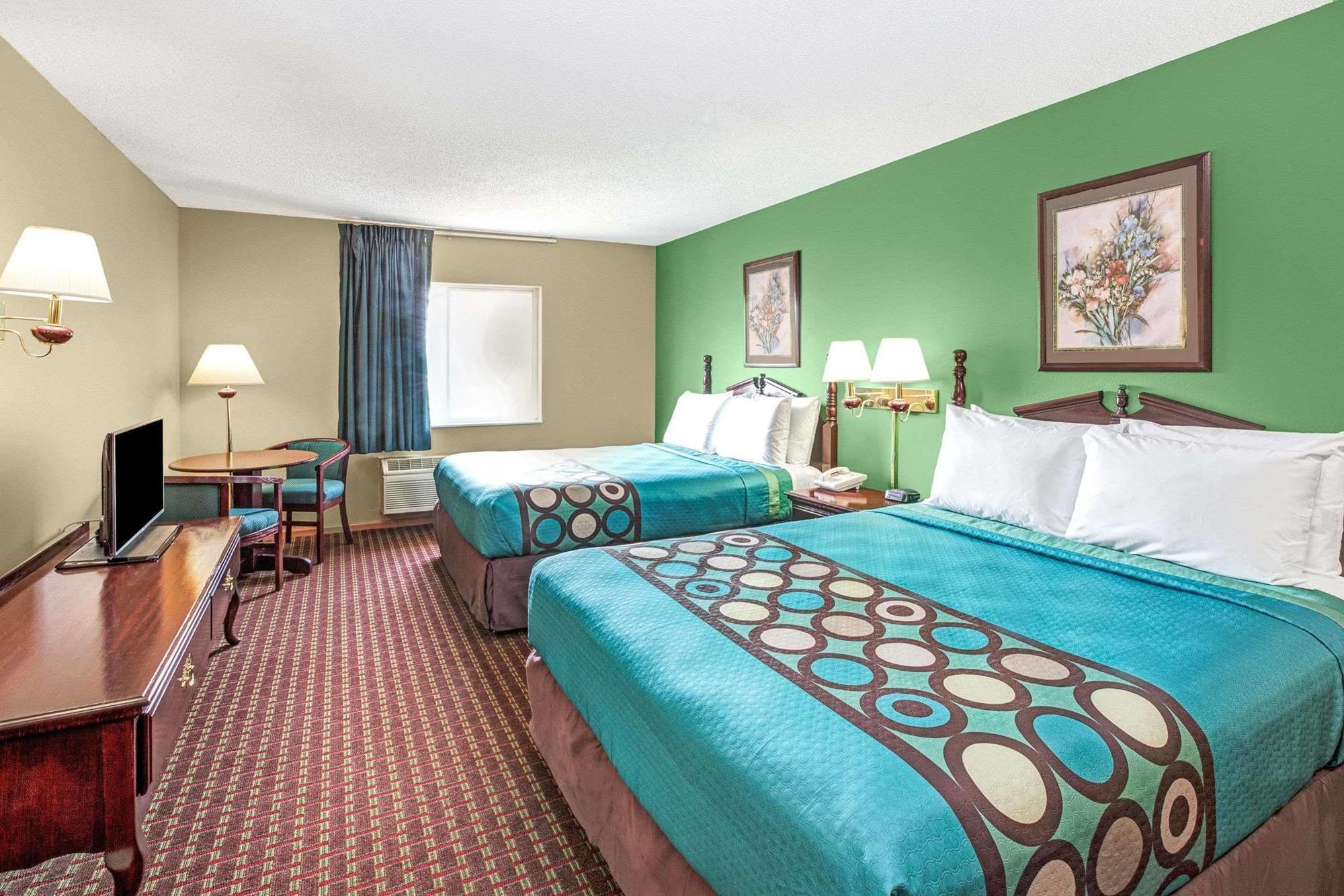 Super 8 By Wyndham Mchenry Fox Lake Area Exterior photo
